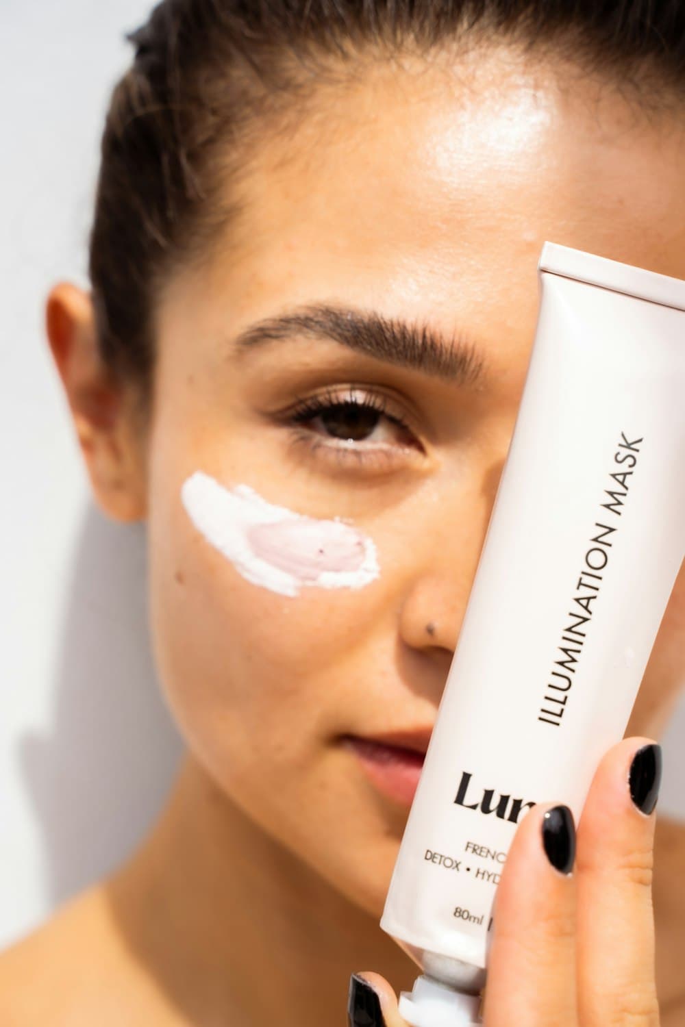 Moteris su gražia oda - Utopia Skincare profesionalūs odos priežiūros sprendimai